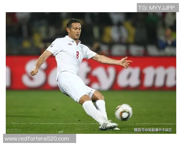 优雅与力量的结合最绅士的足球明星如何在绿茵场上展现风度与魅力 优雅与力量的结合最绅士的足球明星如何在绿茵场上展现风度与魅力