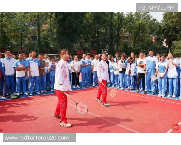 杨伟独家分享足球心得与技巧助你提升球技与比赛表现 杨伟独家分享足球心得与技巧助你提升球技与比赛表现